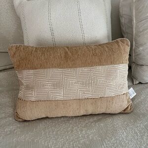 Decorative pillow